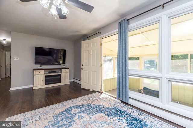 2338 BEDMINSTER RD, Perkasie, PA 18944