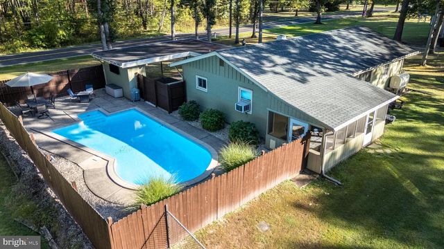 2338 BEDMINSTER RD, Perkasie, PA 18944