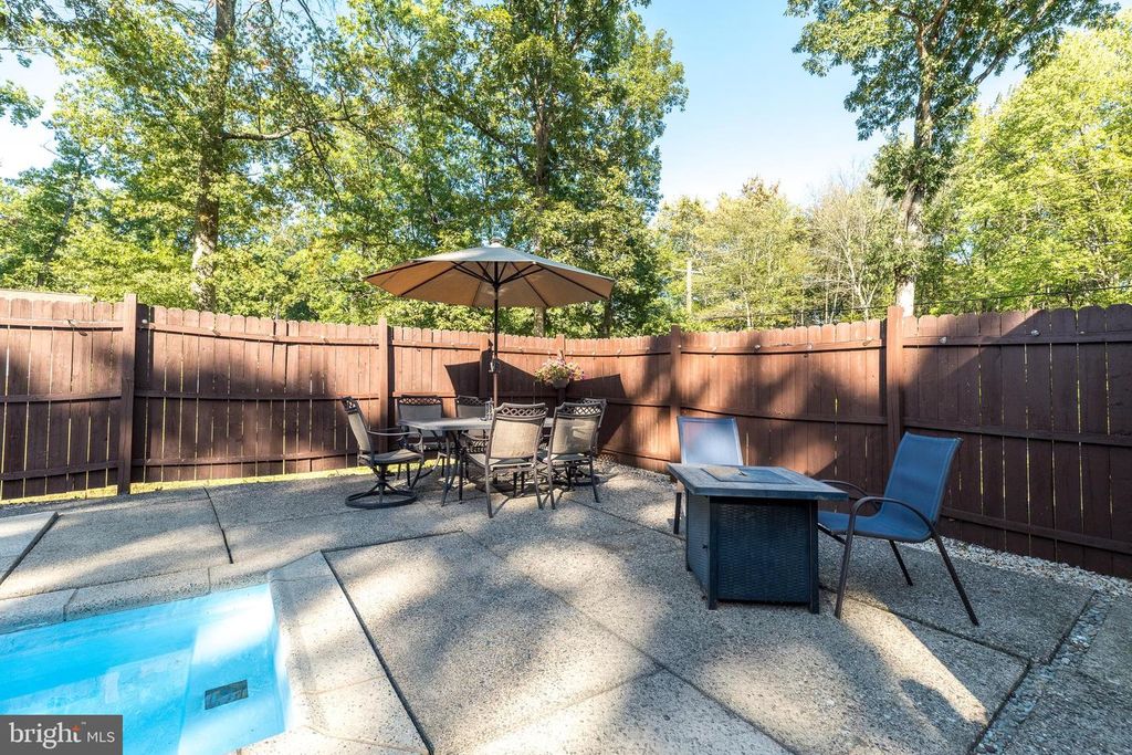 2338 BEDMINSTER RD, Perkasie, PA 18944