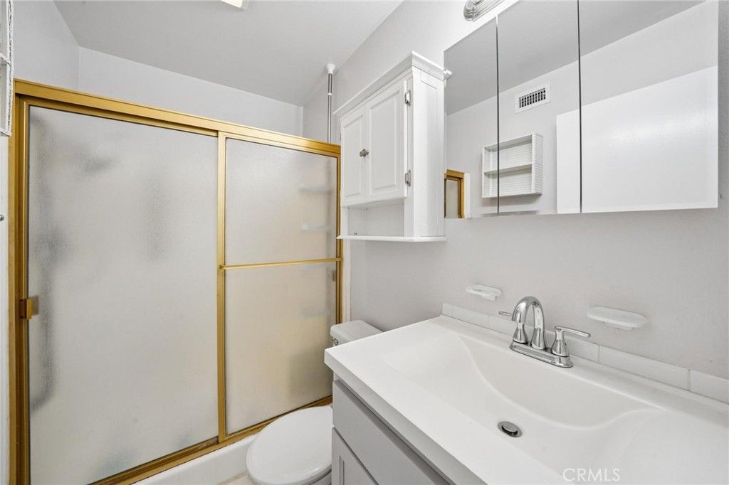 Image 14 of property listing at 25333 Via Dona Christa, Valencia, CA 91355