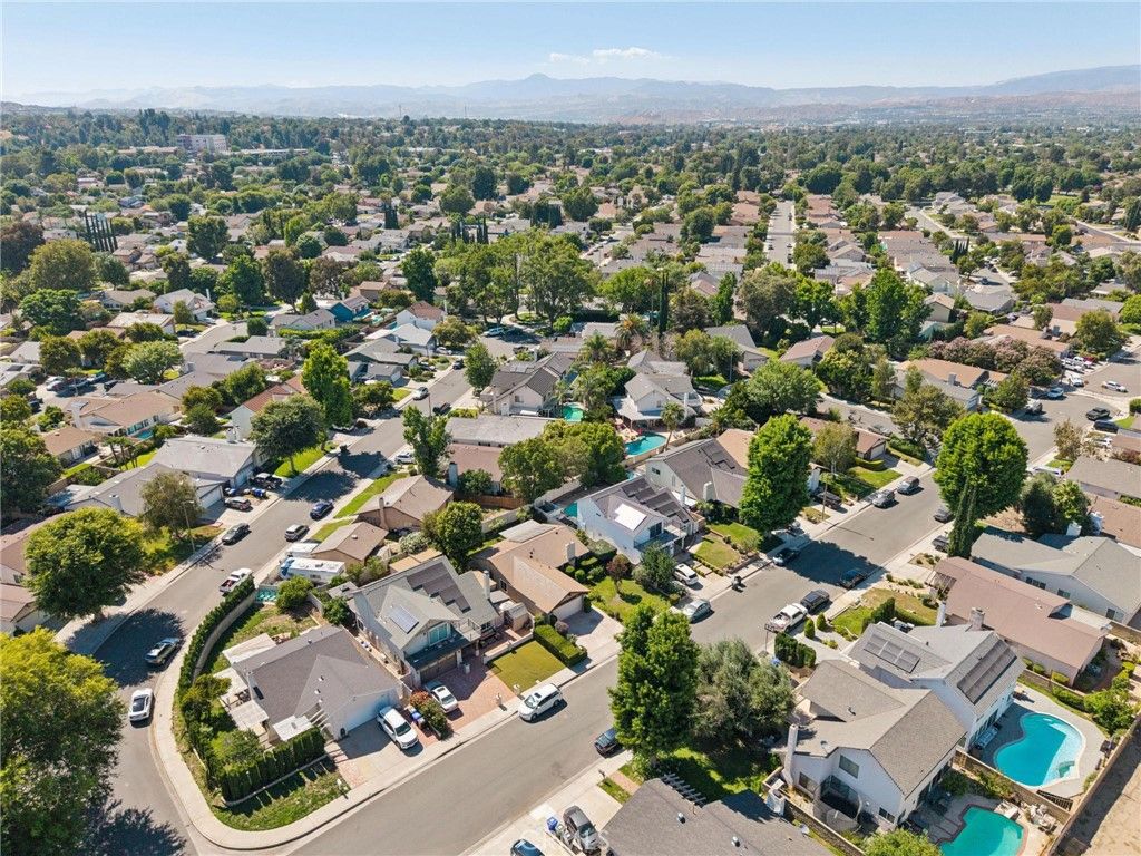Image 26 of property listing at 25333 Via Dona Christa, Valencia, CA 91355
