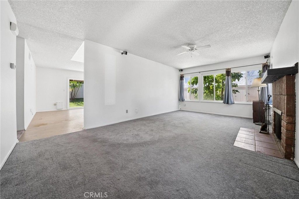 Image 5 of property listing at 25333 Via Dona Christa, Valencia, CA 91355