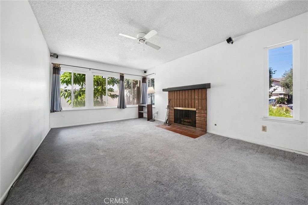 Image 6 of property listing at 25333 Via Dona Christa, Valencia, CA 91355