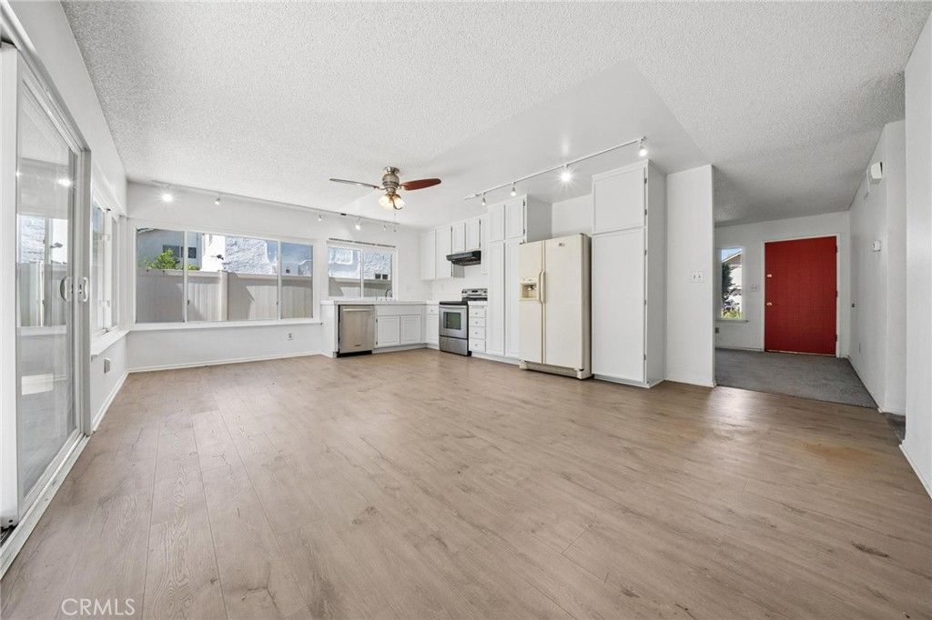 Image 7 of property listing at 25333 Via Dona Christa, Valencia, CA 91355