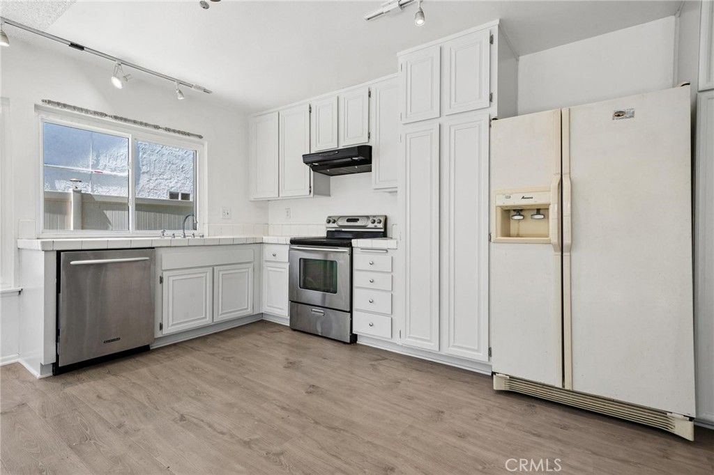Image 8 of property listing at 25333 Via Dona Christa, Valencia, CA 91355