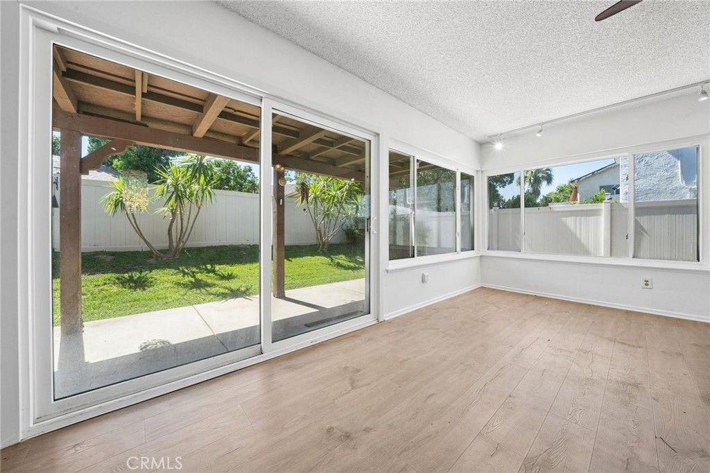 Image 9 of property listing at 25333 Via Dona Christa, Valencia, CA 91355
