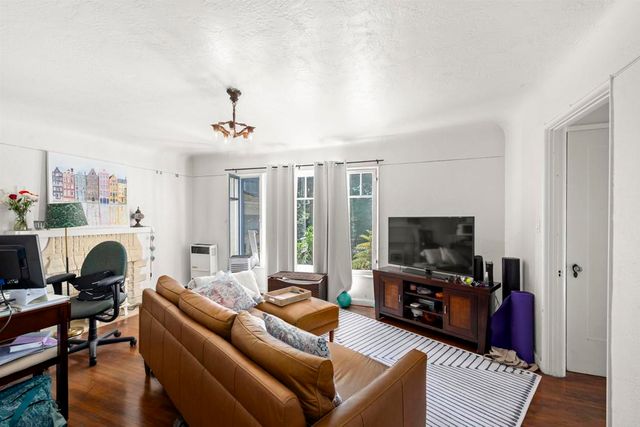 1050 Adella Avenue, Coronado, CA 92118