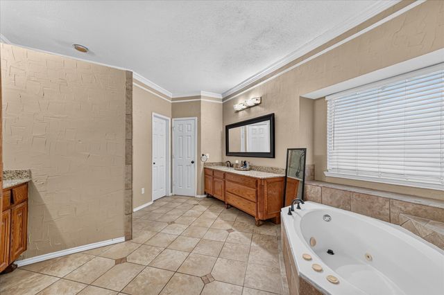 5002 Petersburg Drive, Rowlett, TX 75088