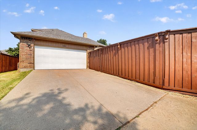5002 Petersburg Drive, Rowlett, TX 75088