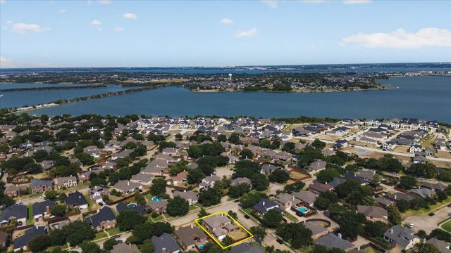 5002 Petersburg Drive, Rowlett, TX 75088