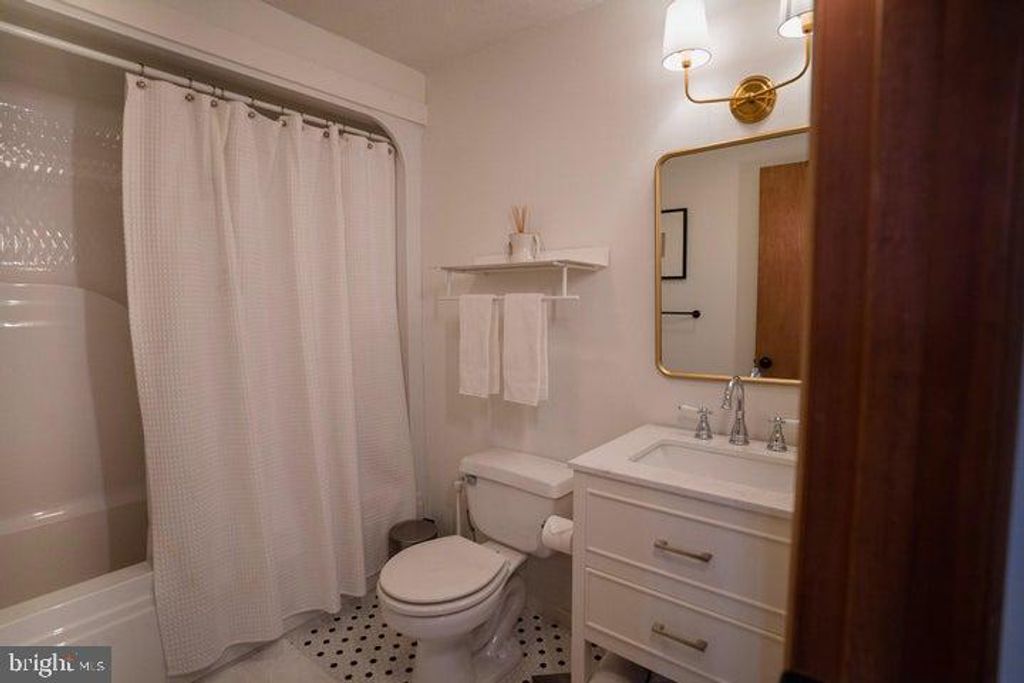 460 MAXATAWNY DR, Pocono Lake, PA 18347
