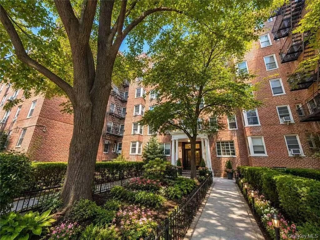 8511 34th Avenue 3H, Jackson Heights, NY 11372 — photo 2