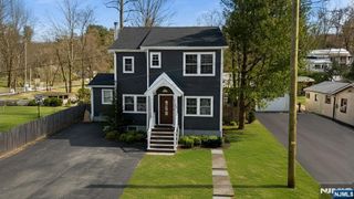 17 Birchwood Pass, West Milford, NJ 07480