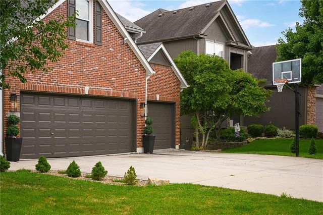 1149 SW Sunflower Drive, Lee's Summit, MO 64081