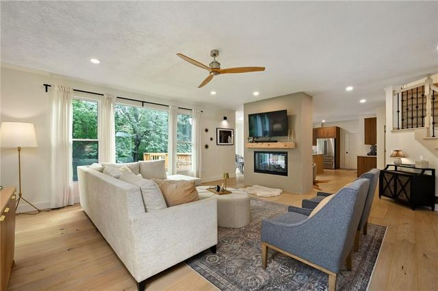 1149 SW Sunflower Drive, Lee's Summit, MO 64081