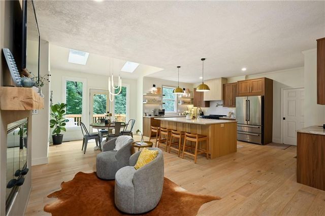 1149 SW Sunflower Drive, Lee's Summit, MO 64081