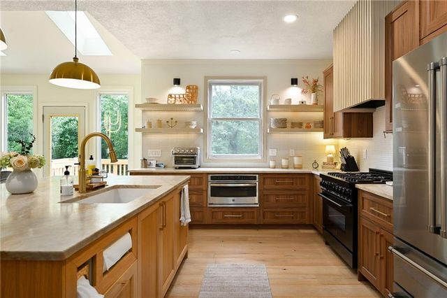 1149 SW Sunflower Drive, Lee's Summit, MO 64081
