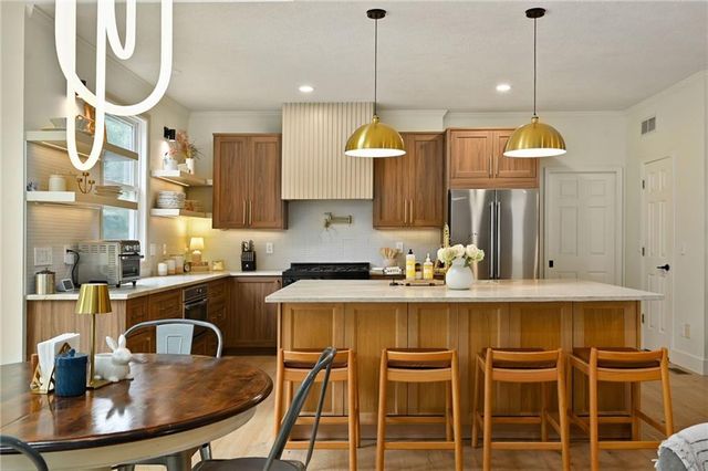 1149 SW Sunflower Drive, Lee's Summit, MO 64081