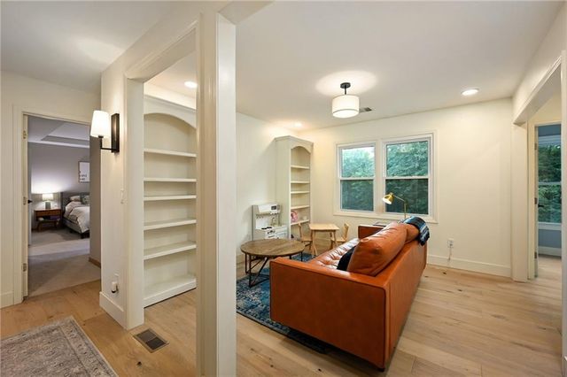 1149 SW Sunflower Drive, Lee's Summit, MO 64081