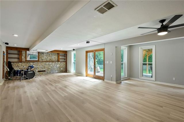 1149 SW Sunflower Drive, Lee's Summit, MO 64081