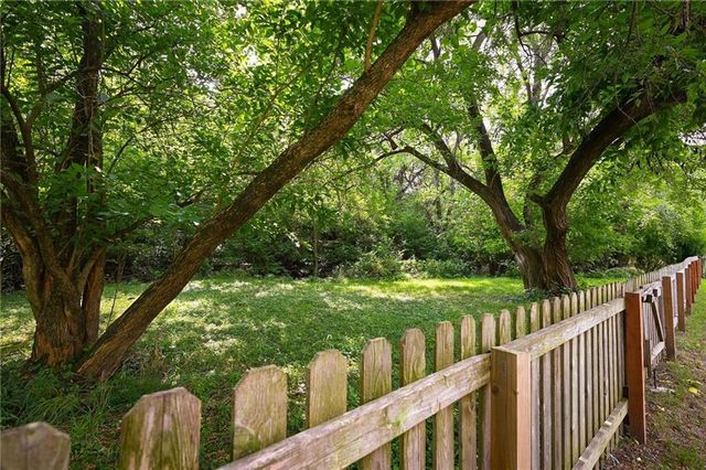 1149 SW Sunflower Drive, Lee's Summit, MO 64081