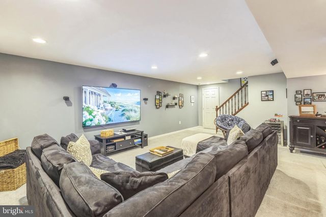 33 HARPER BLVD, Delran, NJ 08075