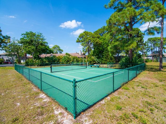 636 Centre Court SW 102, Vero Beach, FL 32962