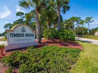 636 Centre Court SW 102, Vero Beach, FL 32962