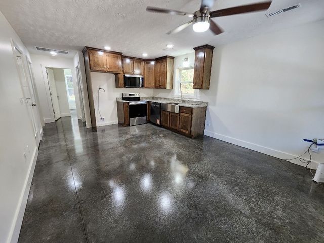 221 Pine Lick Estates Dr, Whitleyville, TN 38588