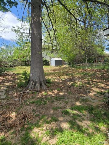 1371 Louisville Avenue, St Louis, MO 63139