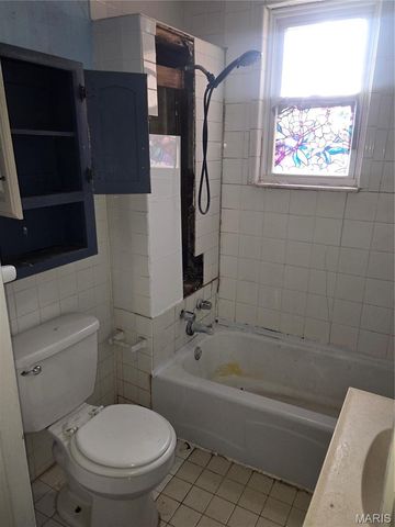 1371 Louisville Avenue, St Louis, MO 63139