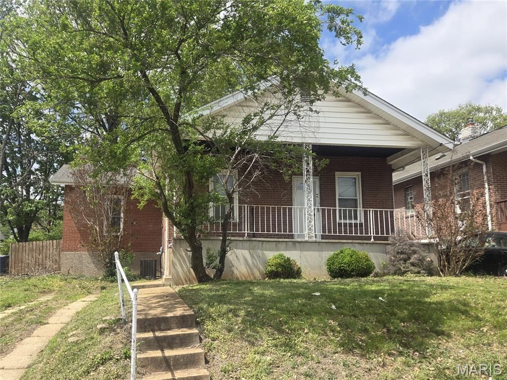 1371 Louisville Avenue, St Louis, MO 63139