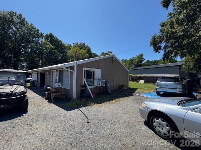 2225 W Sugar Creek Road, Charlotte, NC 28262