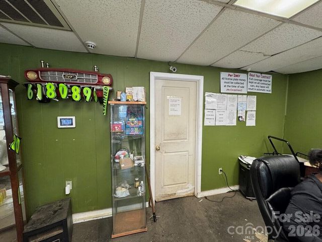 2225 W Sugar Creek Road, Charlotte, NC 28262