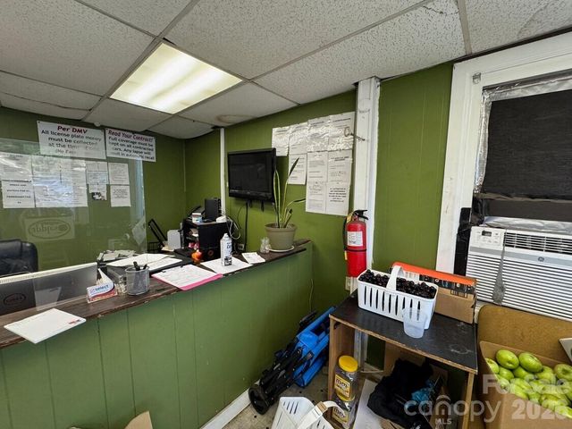 2225 W Sugar Creek Road, Charlotte, NC 28262