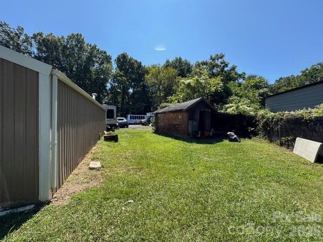 2225 W Sugar Creek Road, Charlotte, NC 28262
