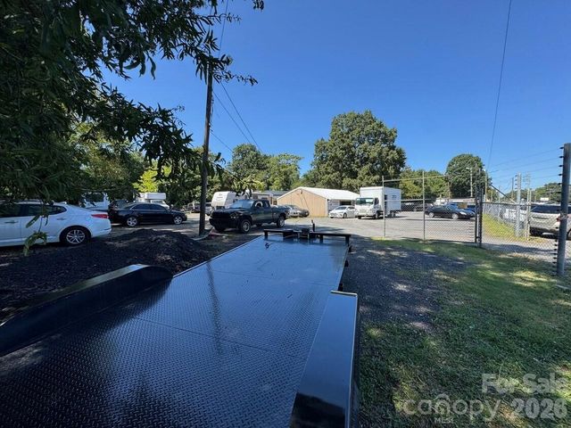 2225 W Sugar Creek Road, Charlotte, NC 28262