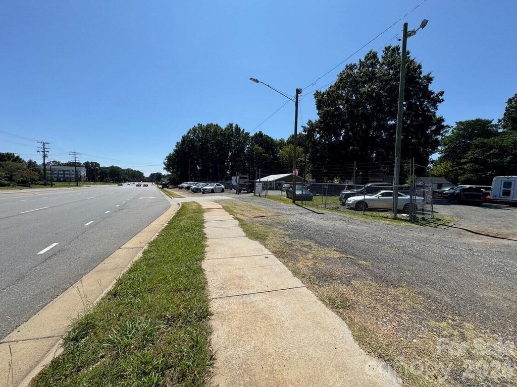 2225 W Sugar Creek Road, Charlotte, NC 28262