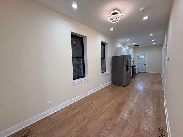 2124 W 18th Place 1, Chicago, IL 60608