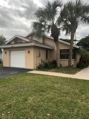 581 Lakeside Circle, Sunrise, FL 33326