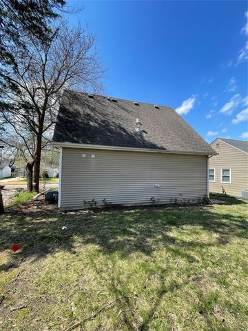 4017 Cambridge Street, Des Moines, IA 50313
