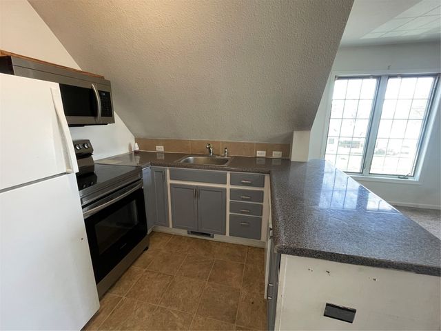 4017 Cambridge Street, Des Moines, IA 50313