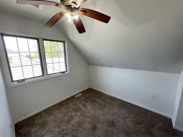 4017 Cambridge Street, Des Moines, IA 50313