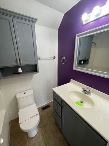 4017 Cambridge Street, Des Moines, IA 50313