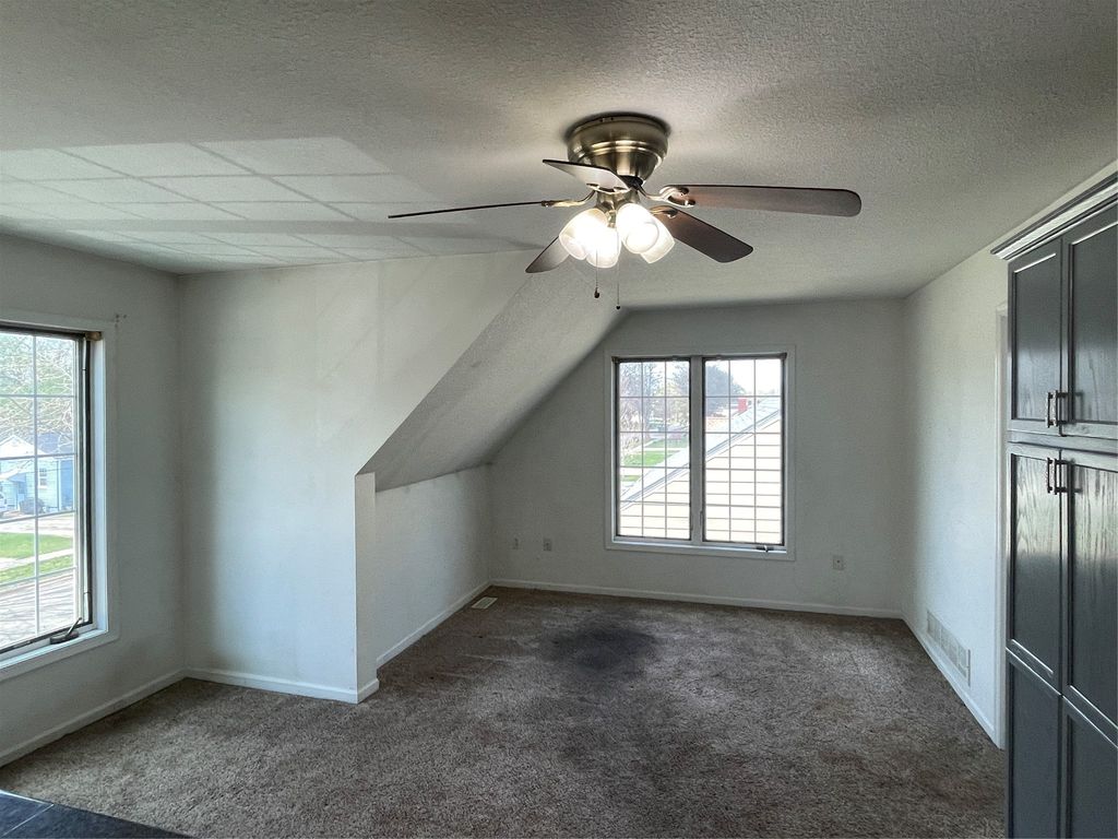 4017 Cambridge Street, Des Moines, IA 50313