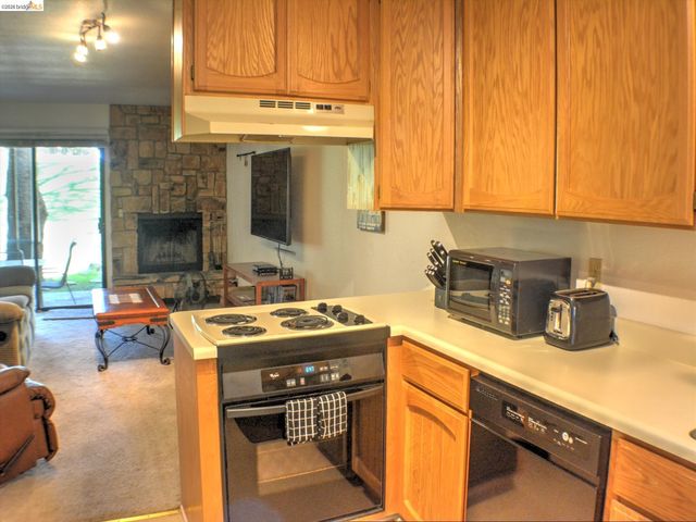 19166 Dyer Ct, Groveland, CA 95321