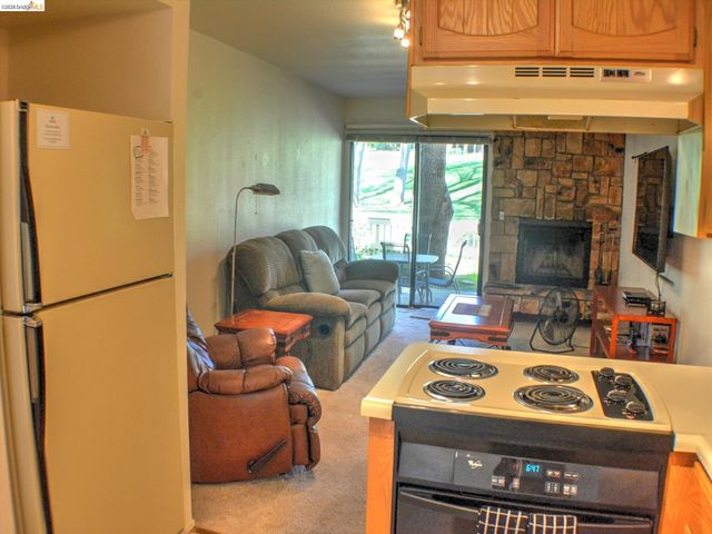 19166 Dyer Ct, Groveland, CA 95321