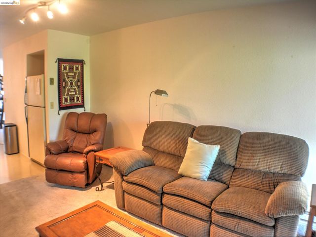 19166 Dyer Ct, Groveland, CA 95321