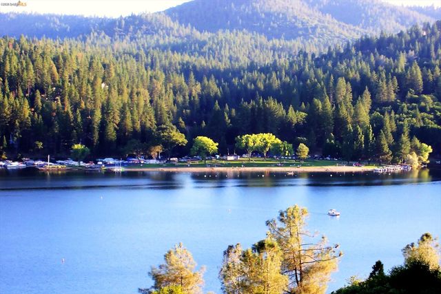 19166 Dyer Ct, Groveland, CA 95321