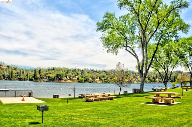 19166 Dyer Ct, Groveland, CA 95321